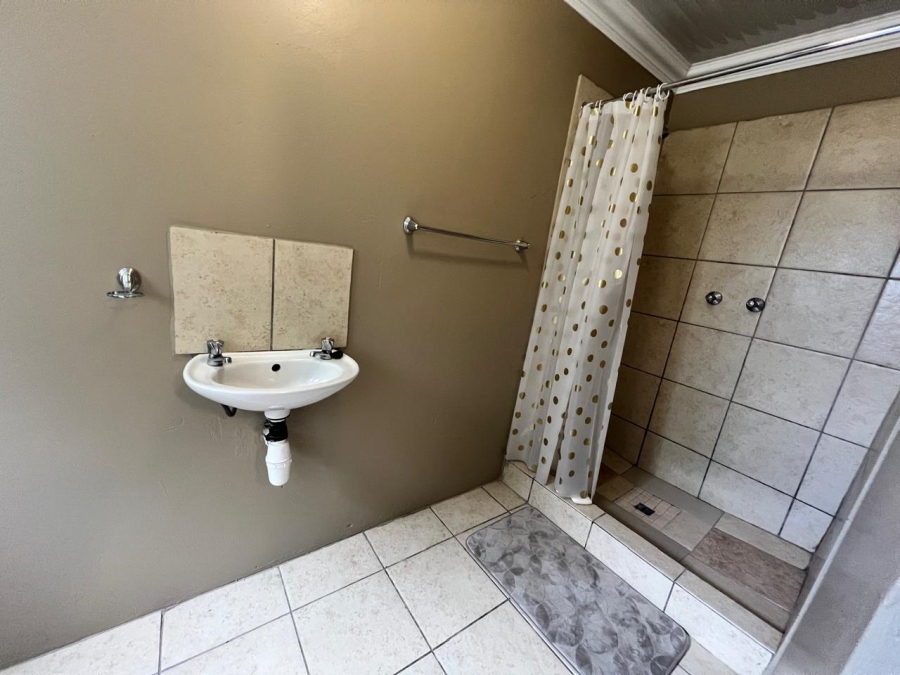 5 Bedroom Property for Sale in Blomanda Free State